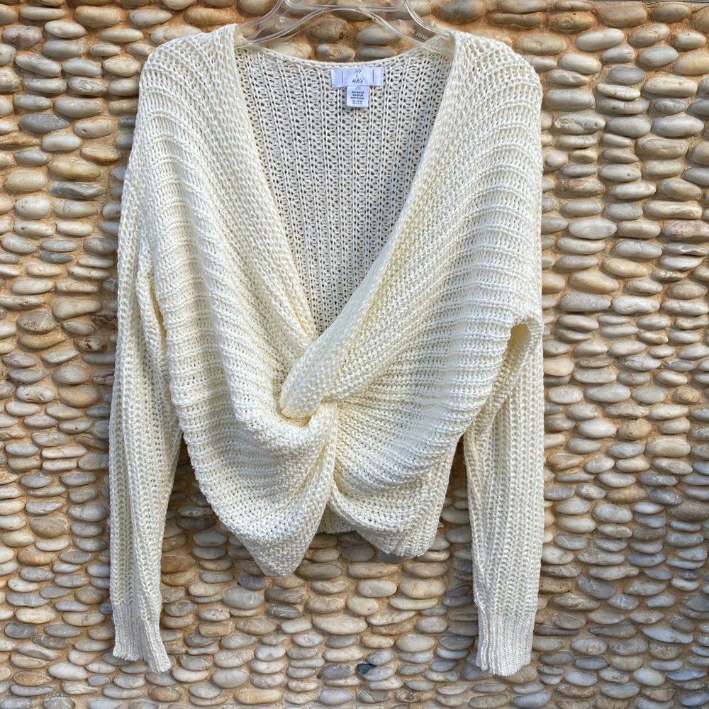 IVY + MAIN Off-White/Cream Twist Front Crop Sweater. Size X-Small.  EUC!